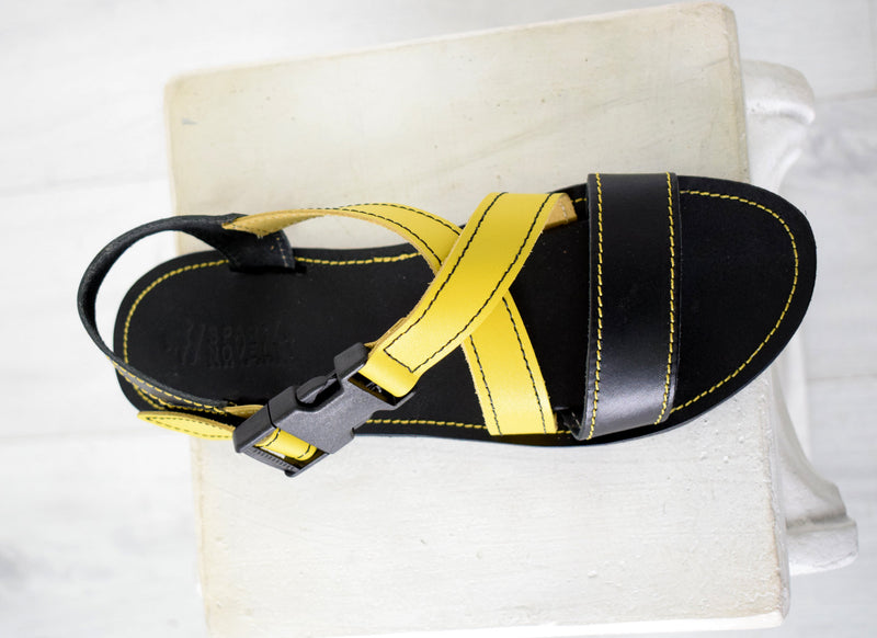 Running sport sandals for men with black and yellow leather